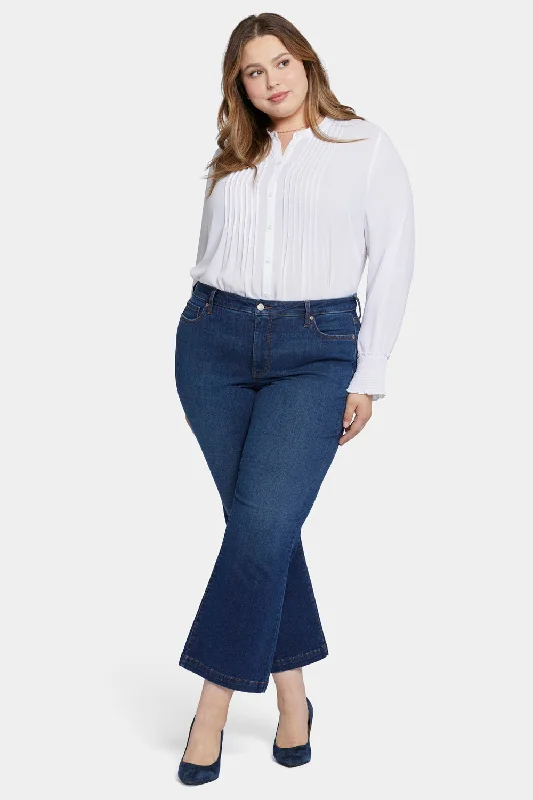 Relaxed Flared Jeans In Plus Size - Gold Coast